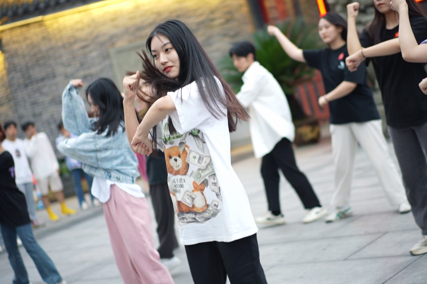 hjc888黄金城--手机版app官网